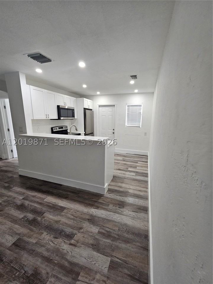 2030 Taylor St #2030 - Photo 4 of 19