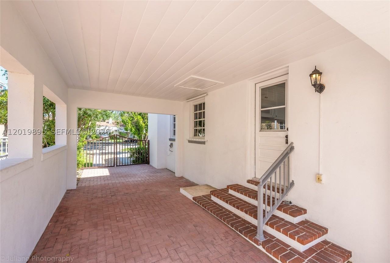 228 Sw 23rd Rd - Photo 7 of 31