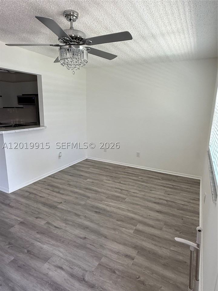 18 Lake Vista Trl #204 - Photo 4 of 33