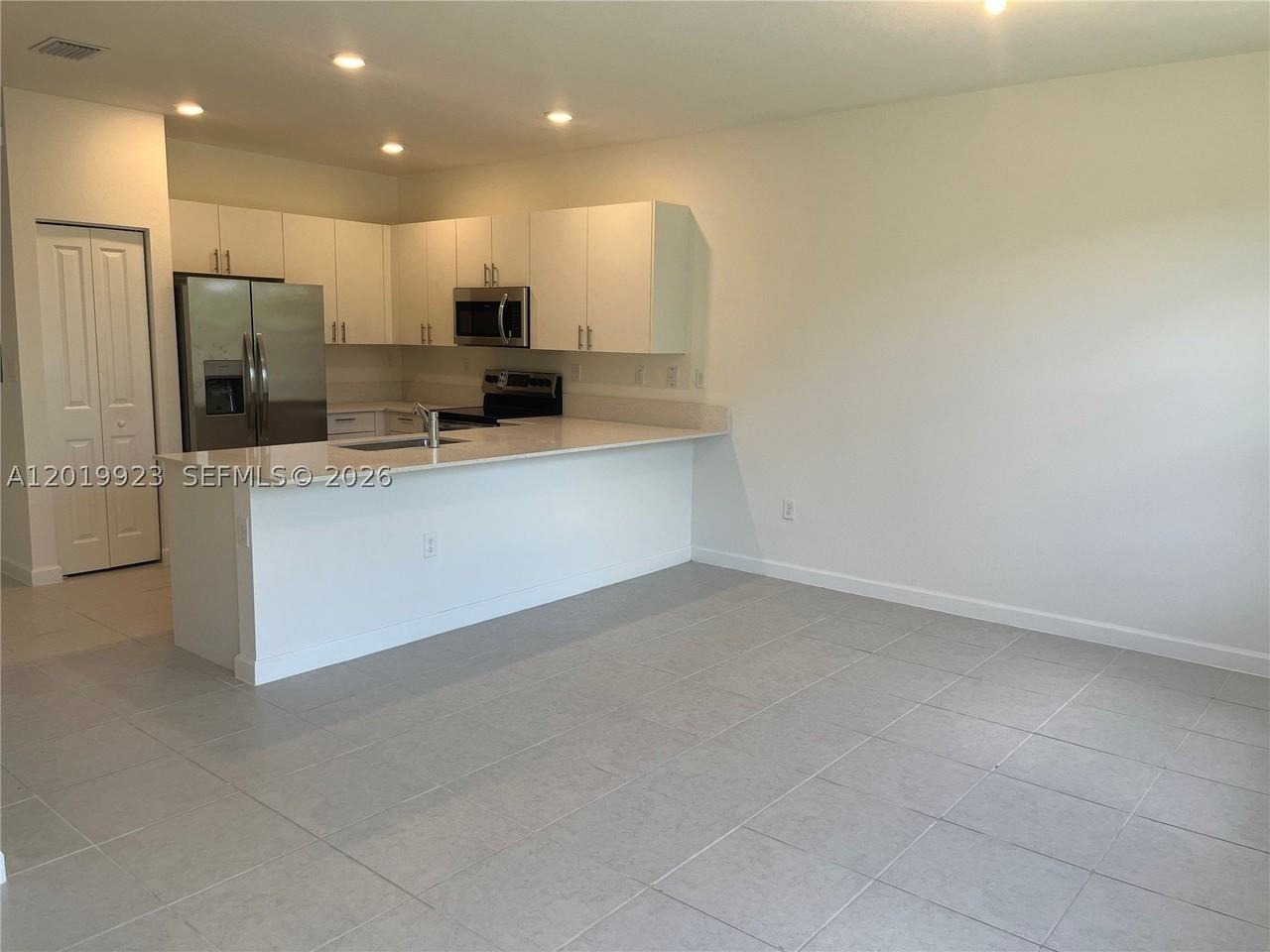 2628 Se 19th St #2628 - Photo 3 of 19