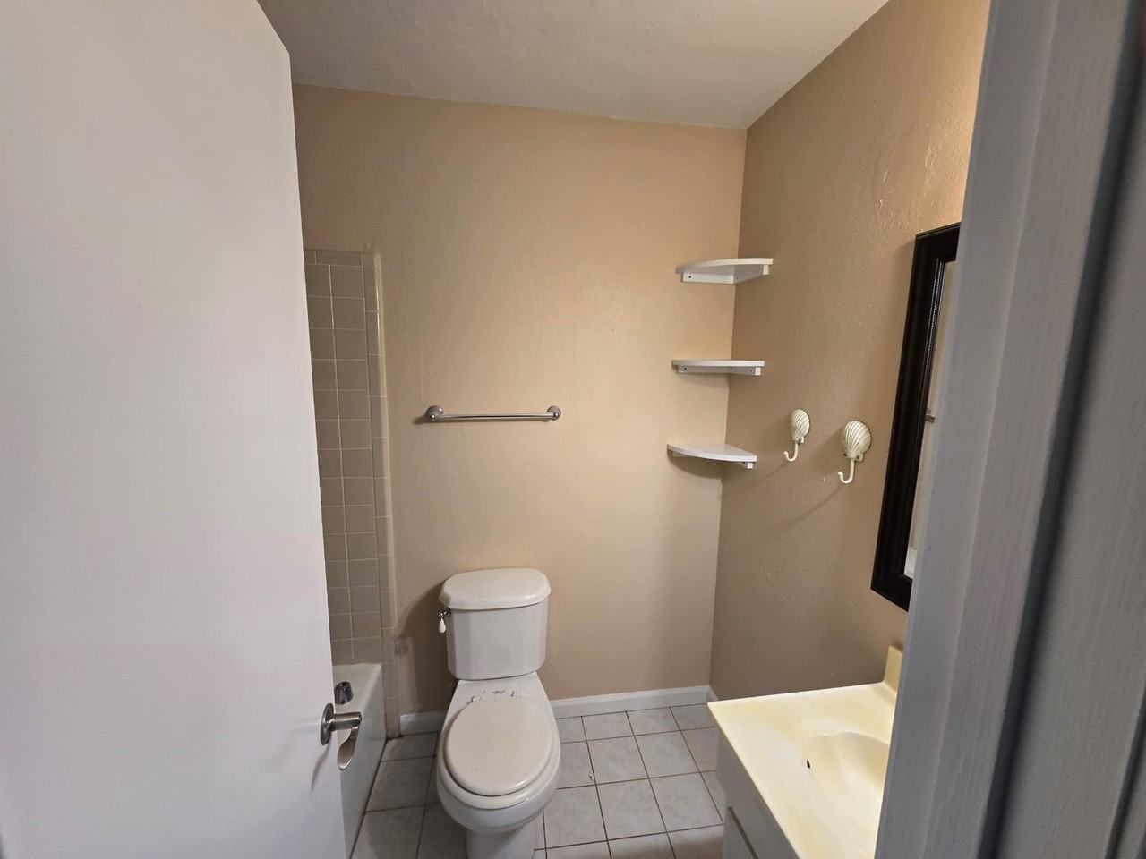 34 Pembrook Cir #1 - Photo 6 of 17