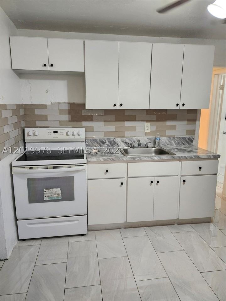 551 Ne 139th St #551 - Photo 2 of 8
