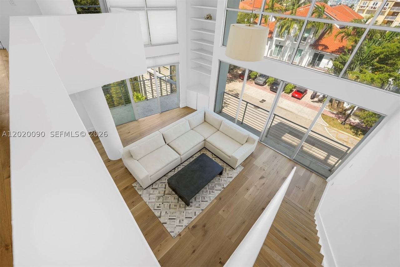 221 Jefferson Ave #10 - Photo 3 of 9