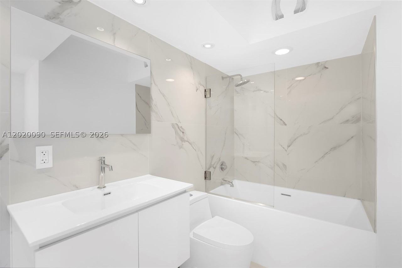 221 Jefferson Ave #10 - Photo 5 of 9