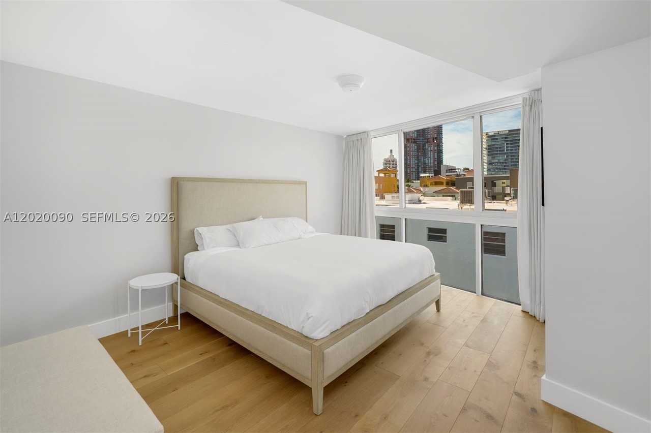 221 Jefferson Ave #10 - Photo 6 of 9