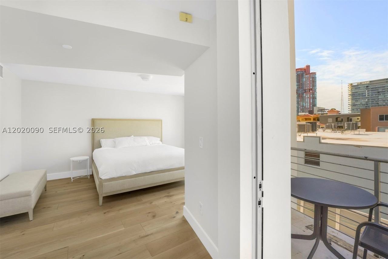 221 Jefferson Ave #10 - Photo 7 of 9
