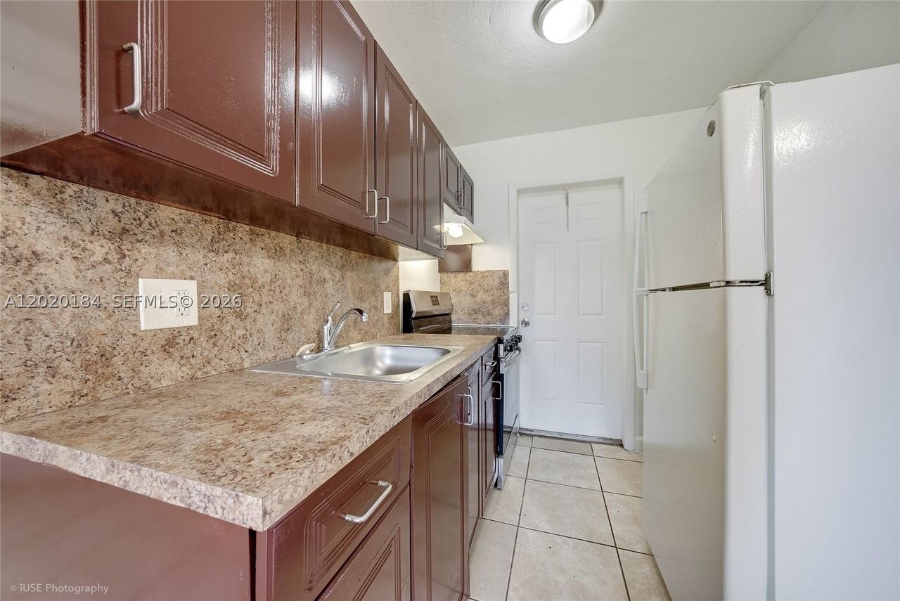 1124 Nw 2nd St #2 - Photo 3 of 11