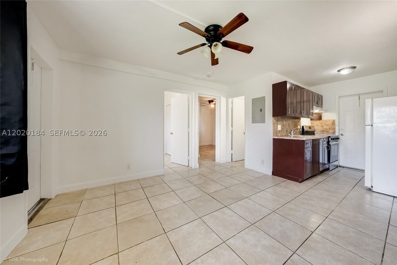1124 Nw 2nd St #2 - Photo 4 of 11