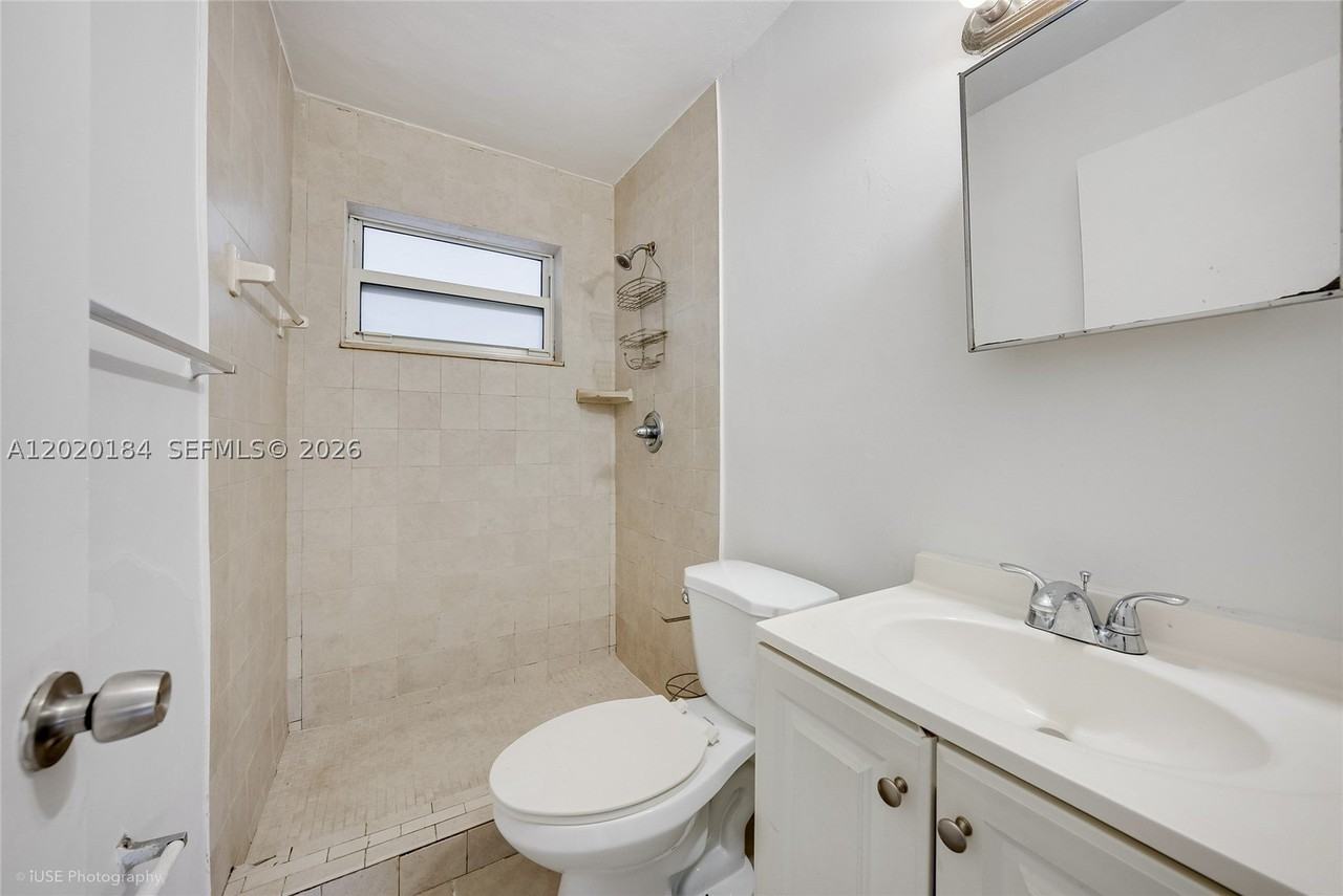 1124 Nw 2nd St #2 - Photo 6 of 11