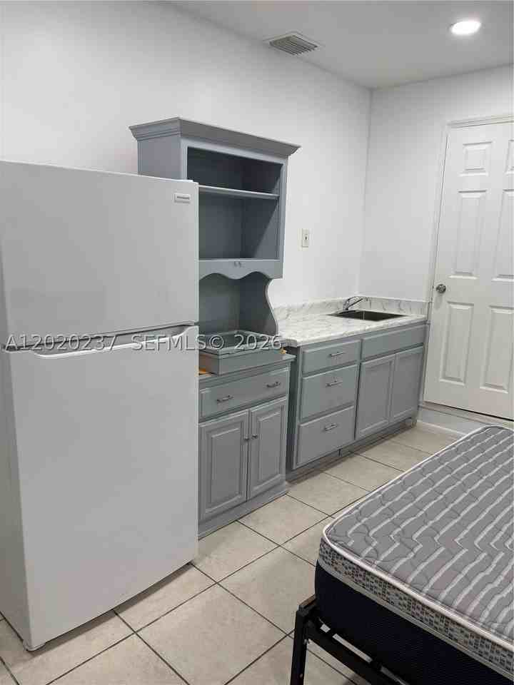 15844 Sw 82nd St #B - Photo 2 of 7