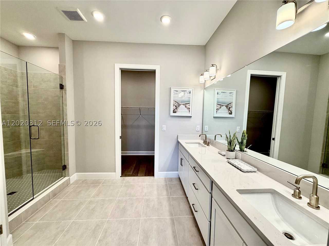 15323 Lucerna St #204 - Photo 3 of 29
