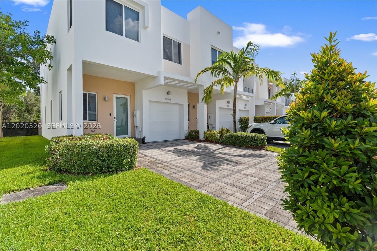 10265 Nw 72nd Ter - Photo 4 of 50
