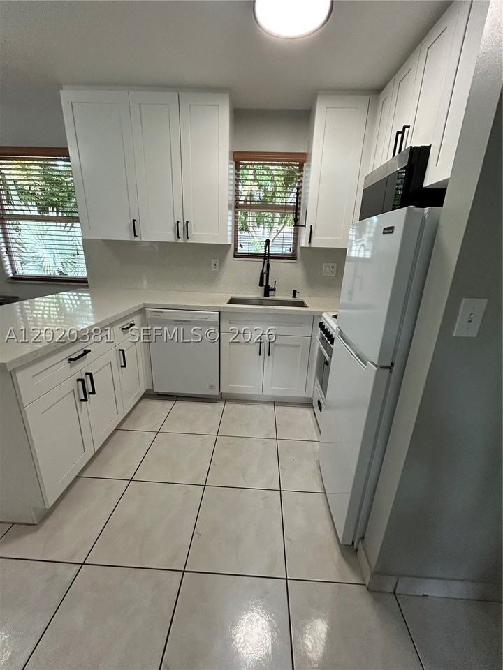 16940 Sw 94th Ave #0 - Photo 6 of 17