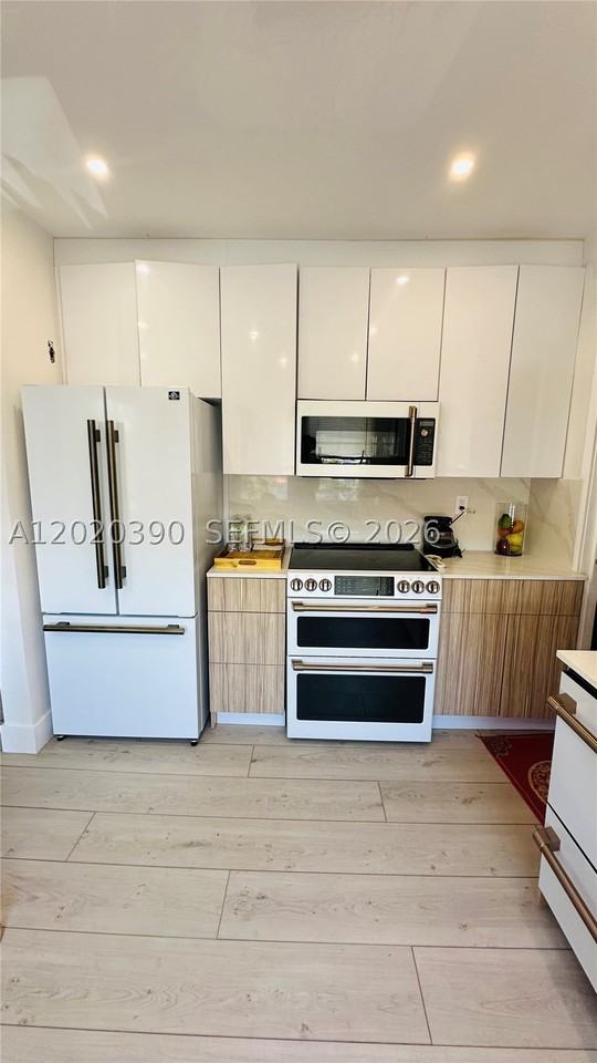 1670 Sw 20th St #2 - Photo 2 of 50