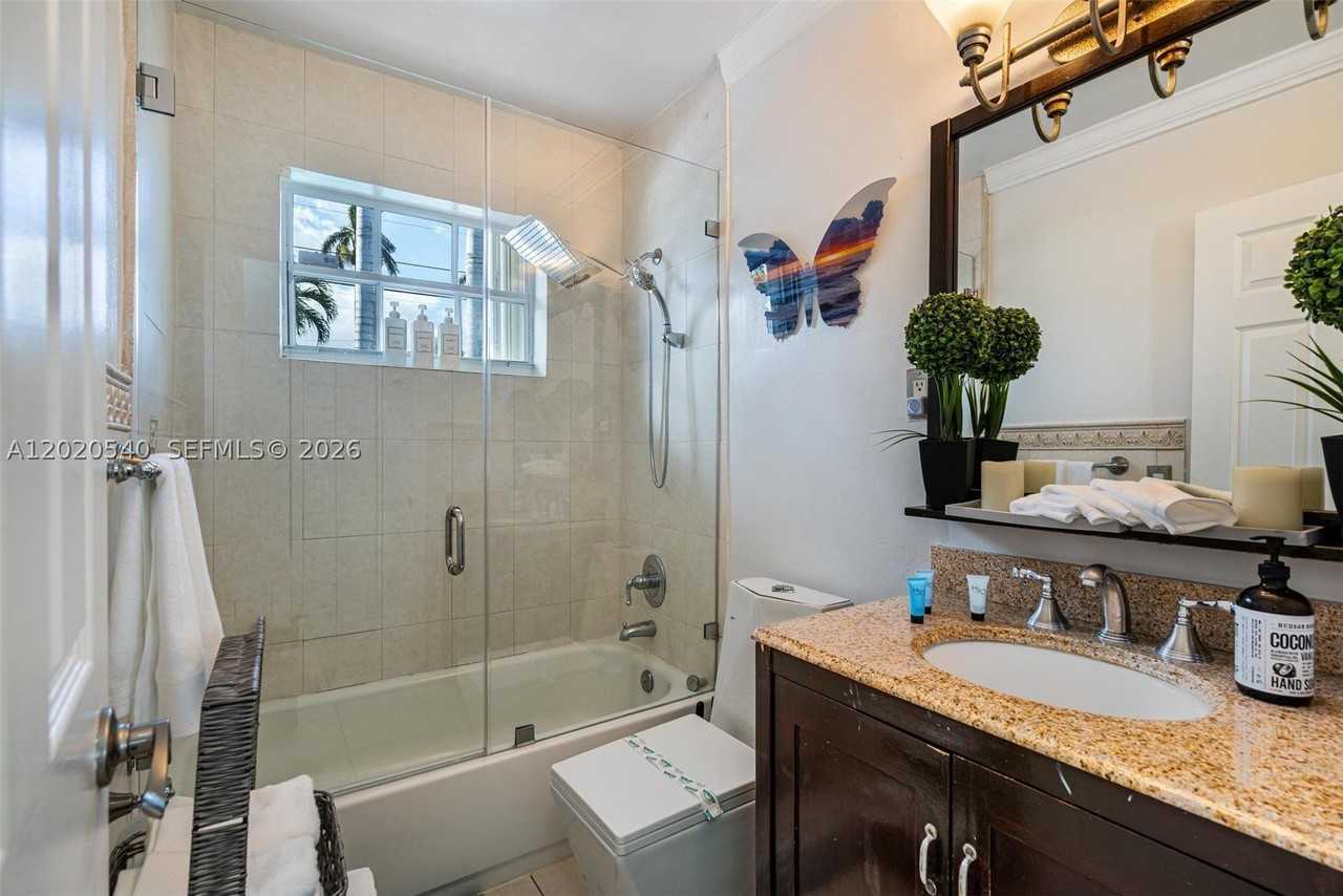 1012 N 13th Ter - Photo 6 of 21