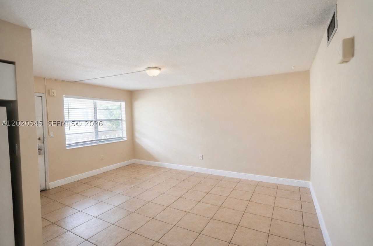12275 Ne 19th Ave #11 - Photo 4 of 16