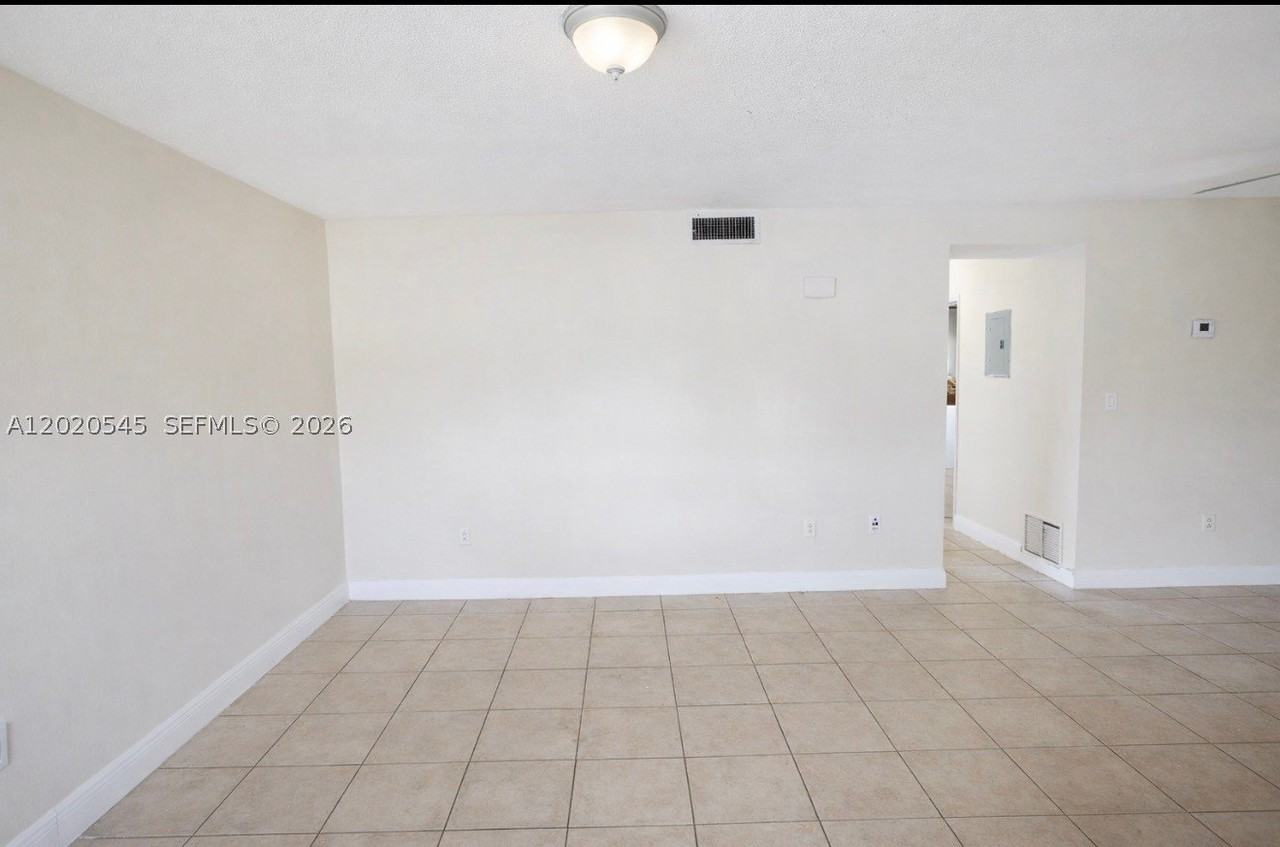 12275 Ne 19th Ave #11 - Photo 7 of 16