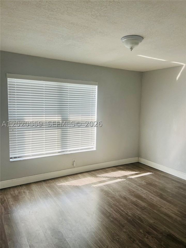 8401 Nw 20th Ct - Photo 4 of 8