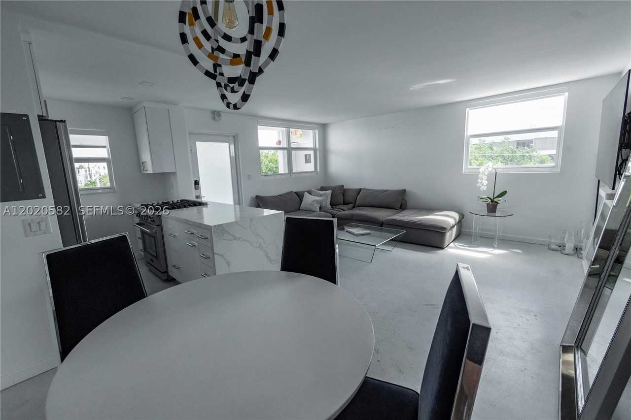 301 Jefferson Ave #4E - Photo 2 of 20