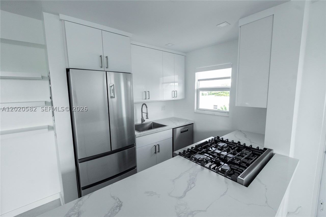 301 Jefferson Ave #4E - Photo 4 of 20