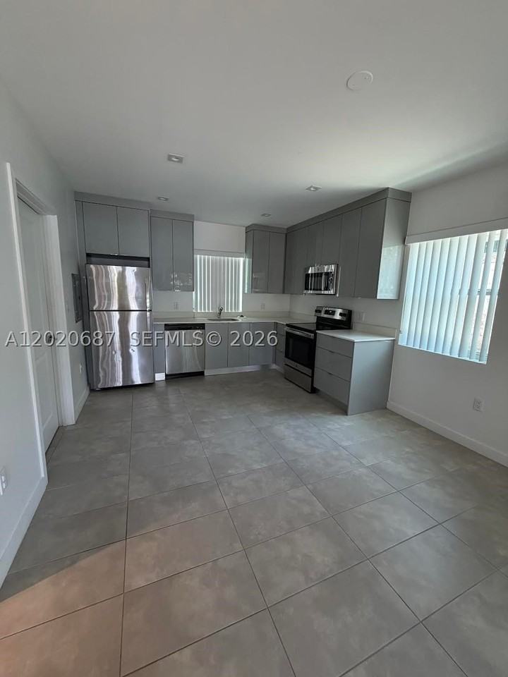 2333 Sw 58th Ave #2333 - Photo 2 of 9