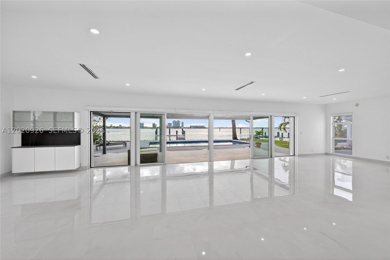1101 S Shore Dr #1 - Photo 3 of 44