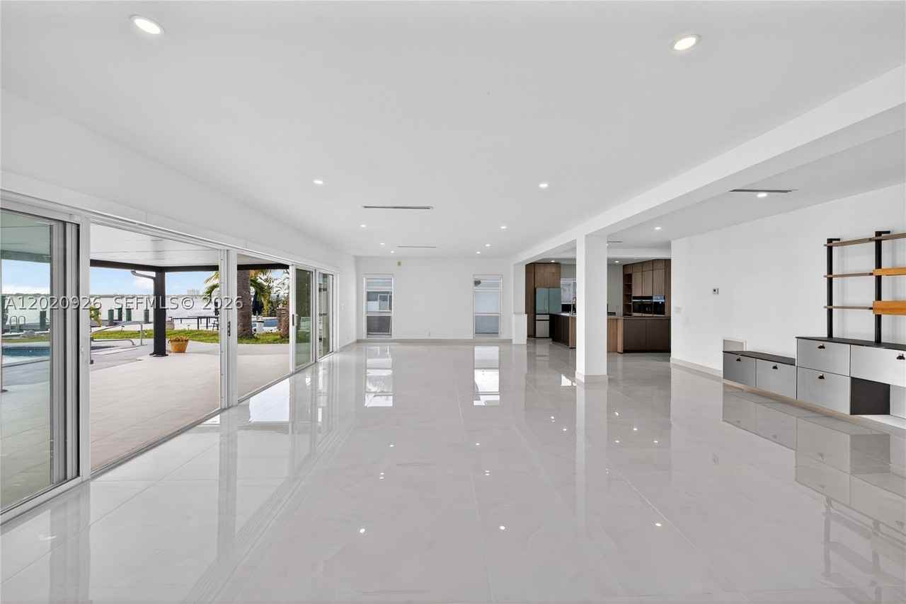 1101 S Shore Dr #1 - Photo 4 of 44