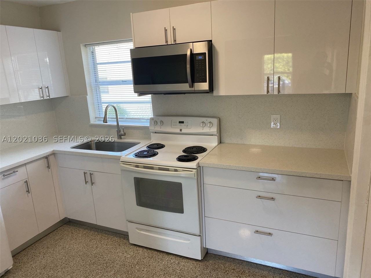 2325 N 25th Ave #2325 - Photo 4 of 17