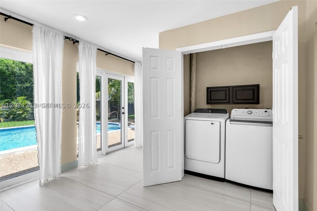 1540 Se 23rd Ave - Photo 7 of 26