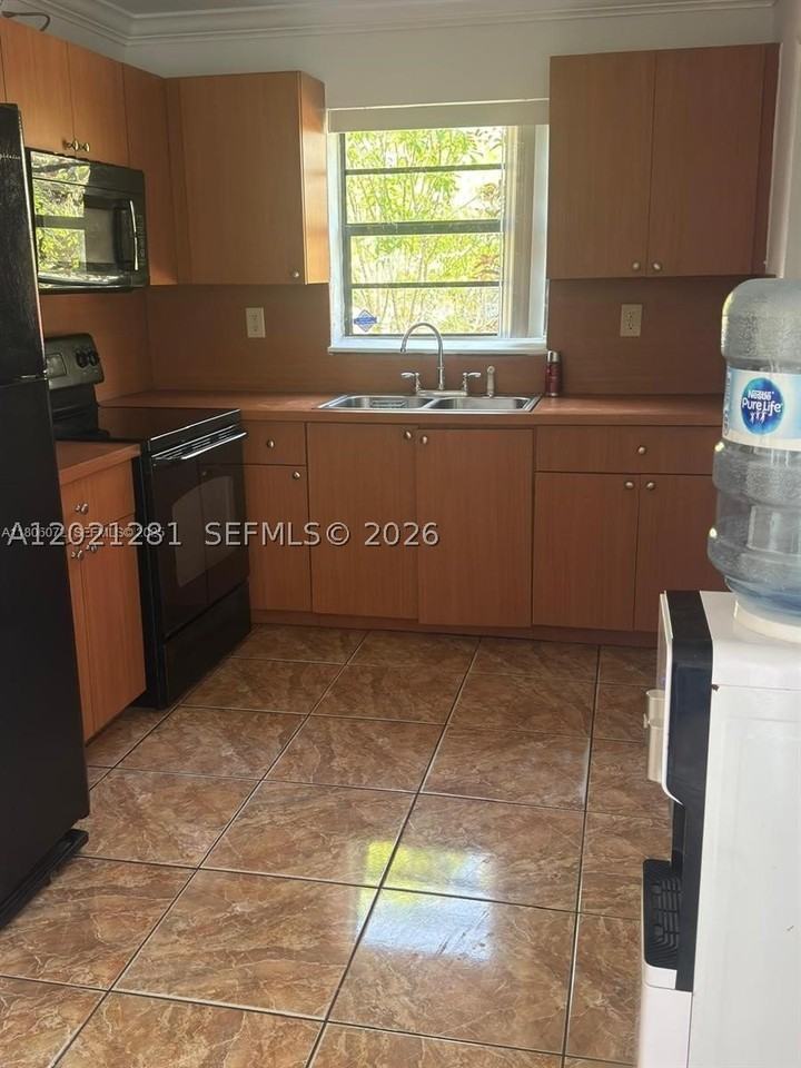 2801 Nw 183rd St - Photo 7 of 16