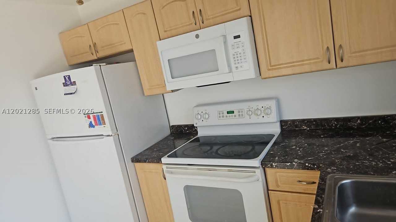 5300 Nw 18th Ct #4I - Photo 6 of 18