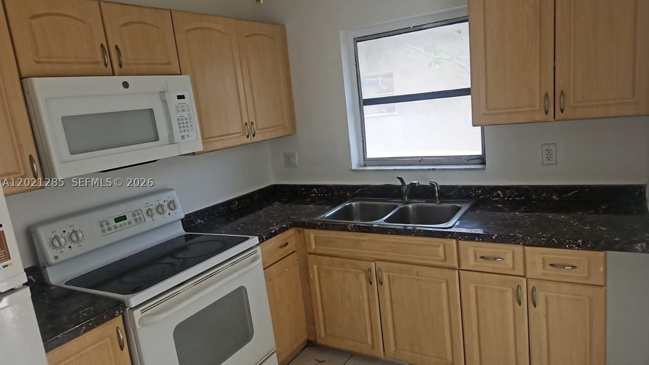 5300 Nw 18th Ct #4I - Photo 7 of 18