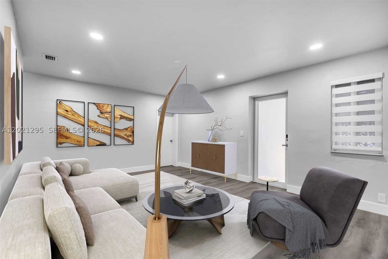 648 South Dr - Photo 3 of 23