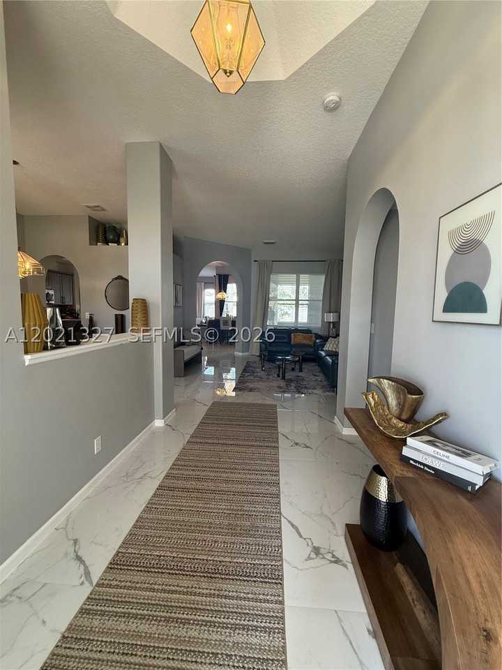 5711 Nw Zenith Dr - Photo 2 of 6