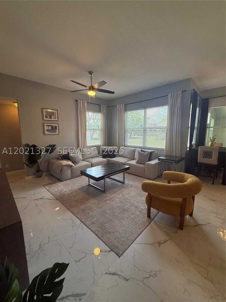 5711 Nw Zenith Dr - Photo 5 of 6