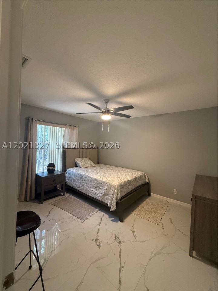 5711 Nw Zenith Dr - Photo 6 of 6