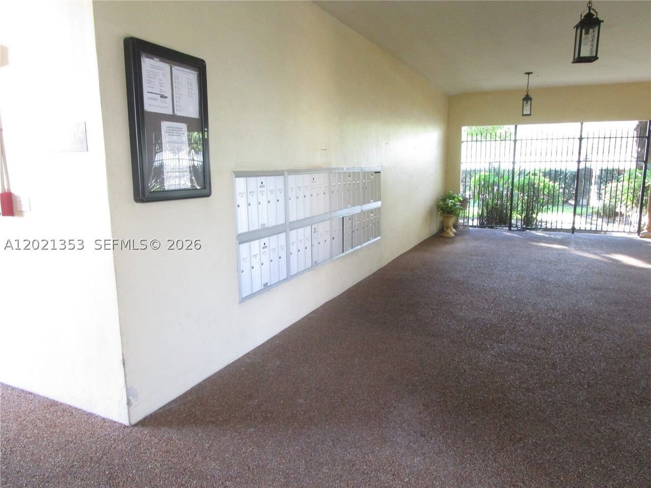 5111 W Oakland Park Blvd #301 - Photo 2 of 24