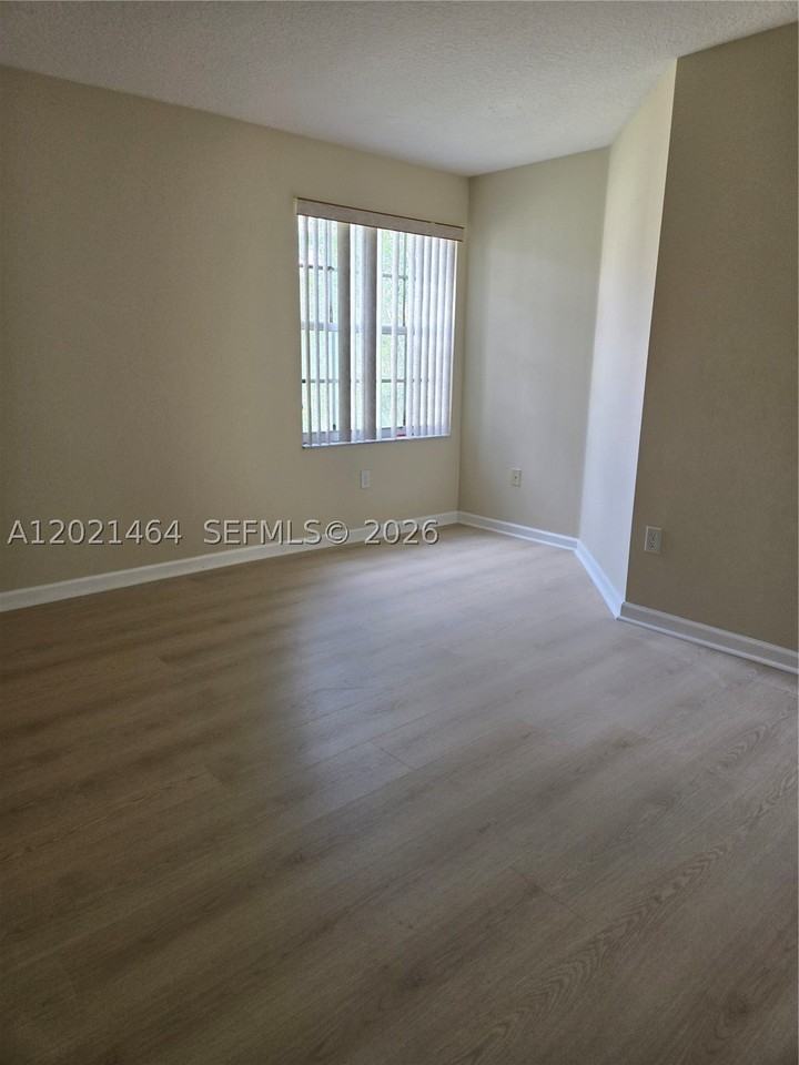 2221 Sloane Pl - Photo 3 of 4