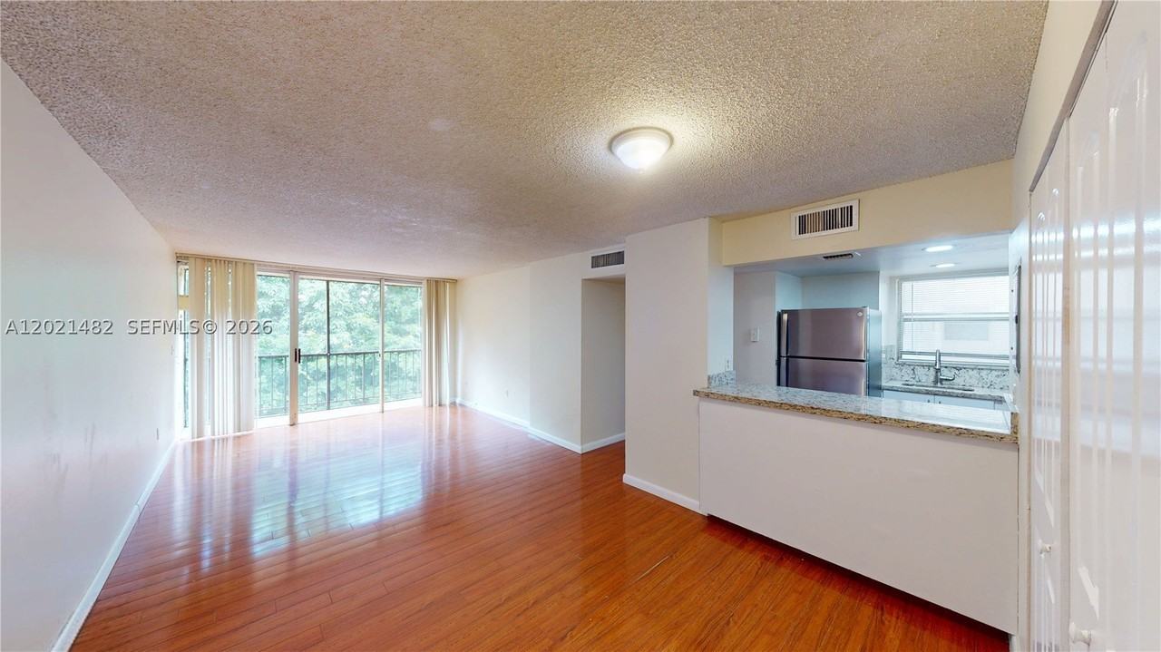 8860 Fontainebleau Blvd #405