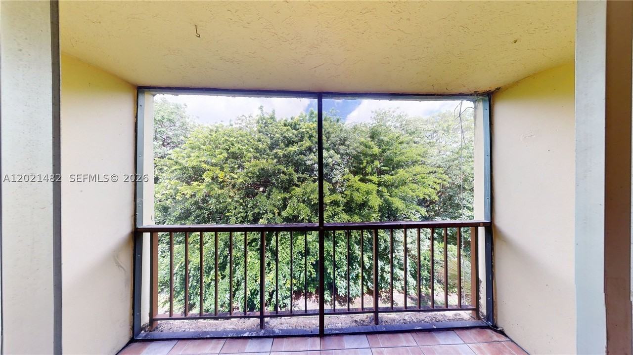 8860 Fontainebleau Blvd #405 - Photo 4 of 21