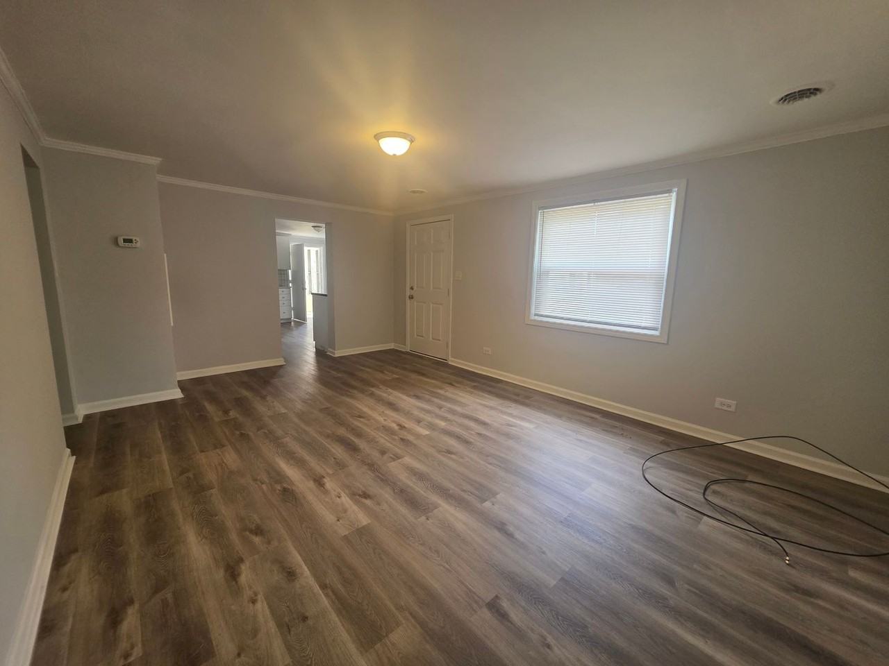 212 Oak St - Photo 3 of 14