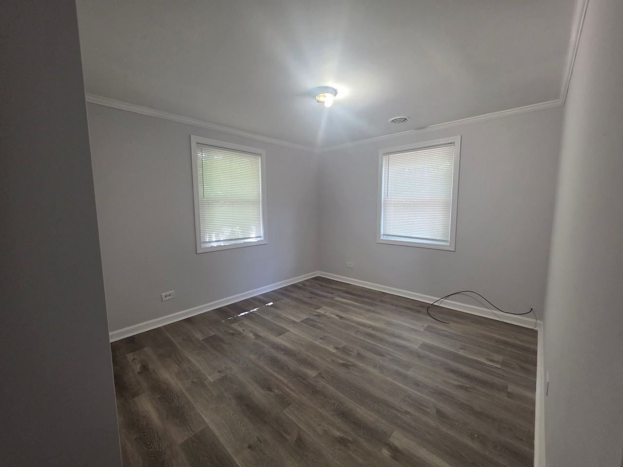 212 Oak St - Photo 4 of 14