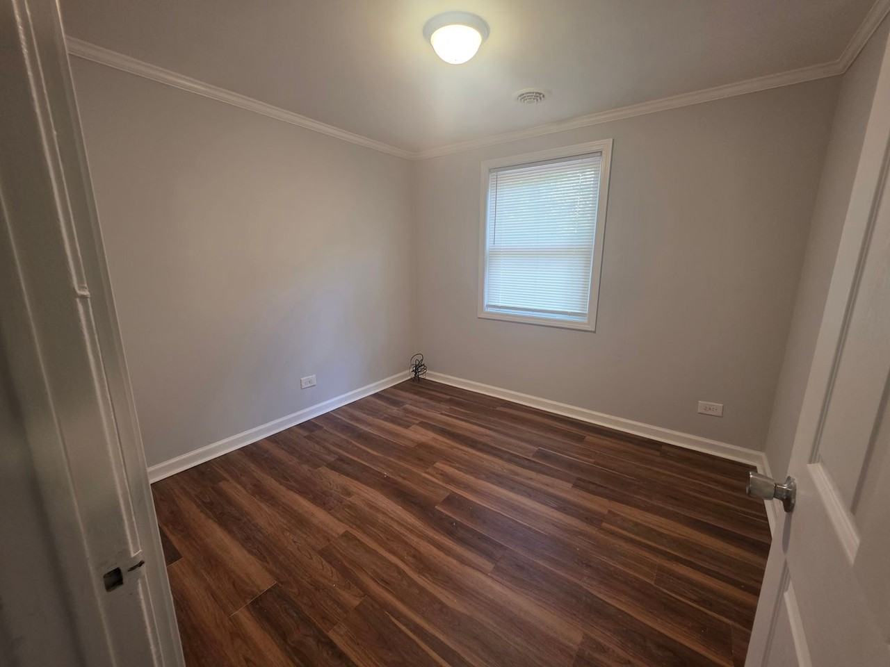 212 Oak St - Photo 7 of 14