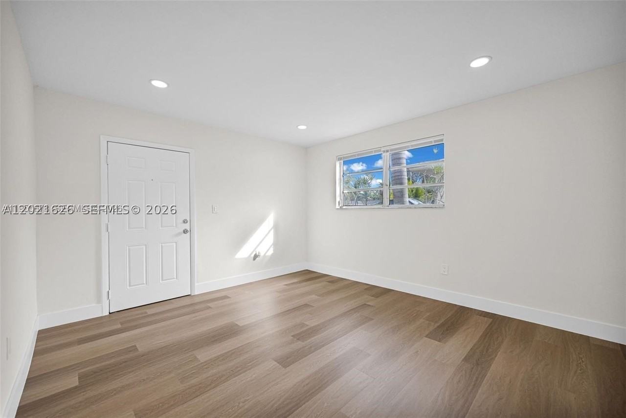 11810 Ne 14th Ave #11810 - Photo 4 of 20