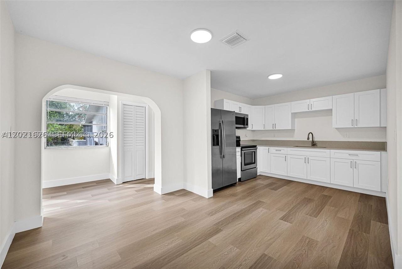 11810 Ne 14th Ave #11810 - Photo 5 of 20