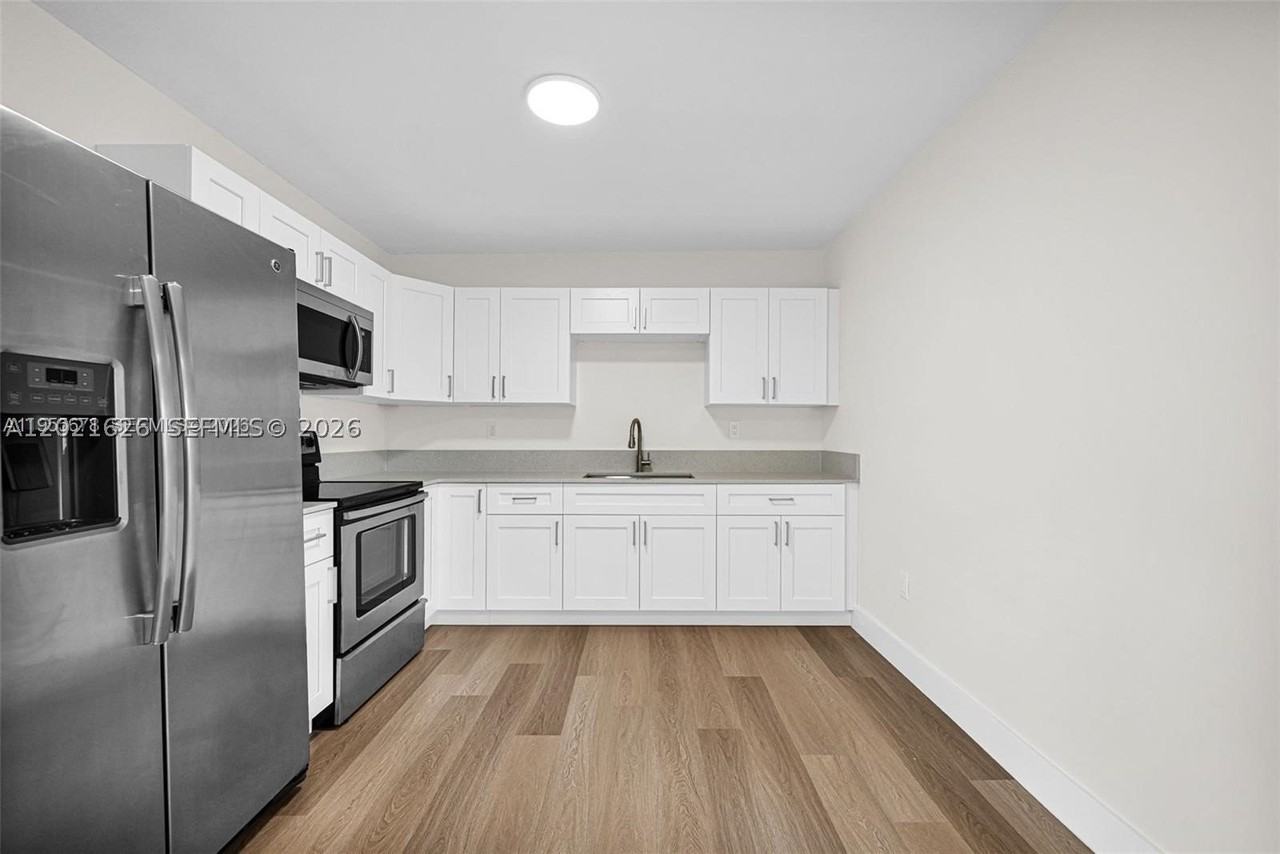 11810 Ne 14th Ave #11810 - Photo 6 of 20