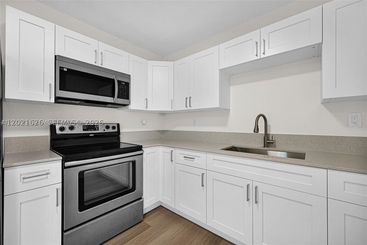 11810 Ne 14th Ave #11810 - Photo 7 of 20