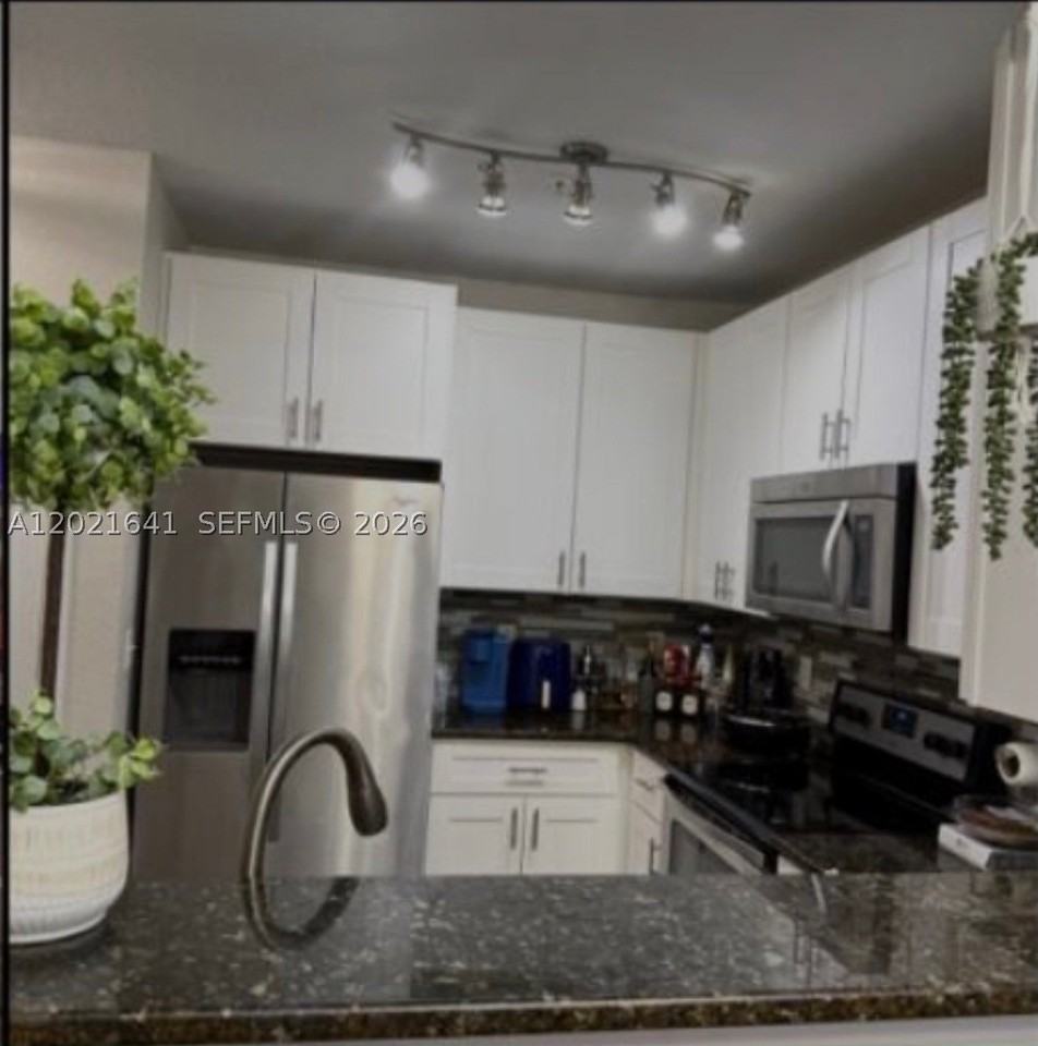 204 E South St #1061 - Photo 5 of 6