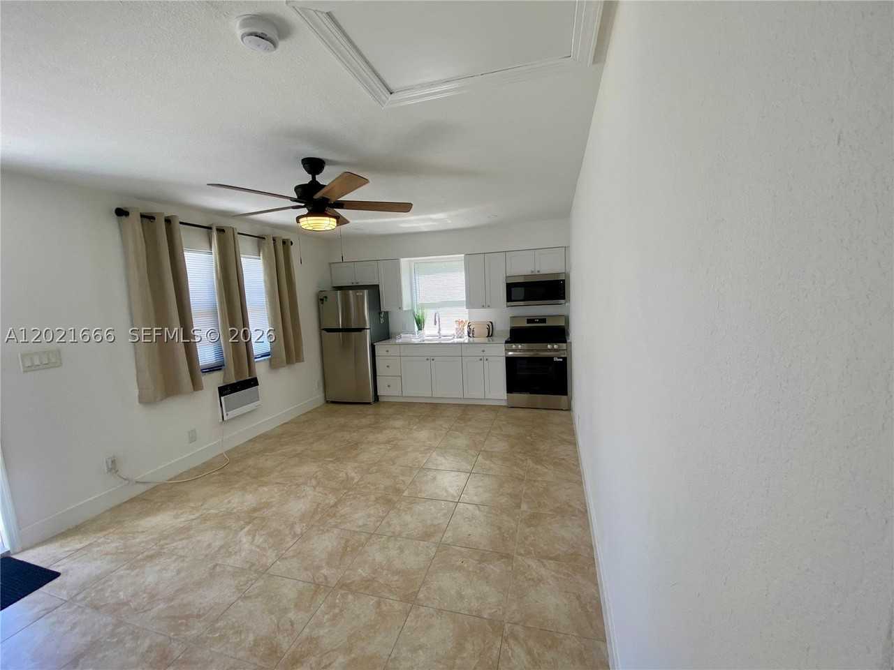 1112 N 61st Ter #B - Photo 3 of 16