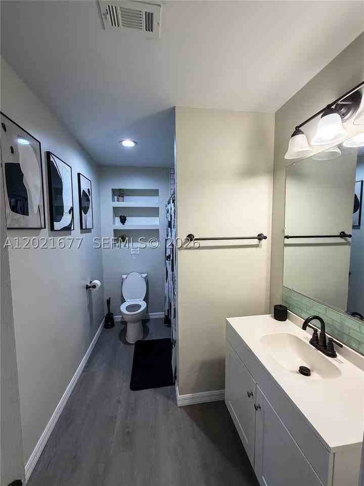 370 370 Hand Ave - Photo 2 of 33